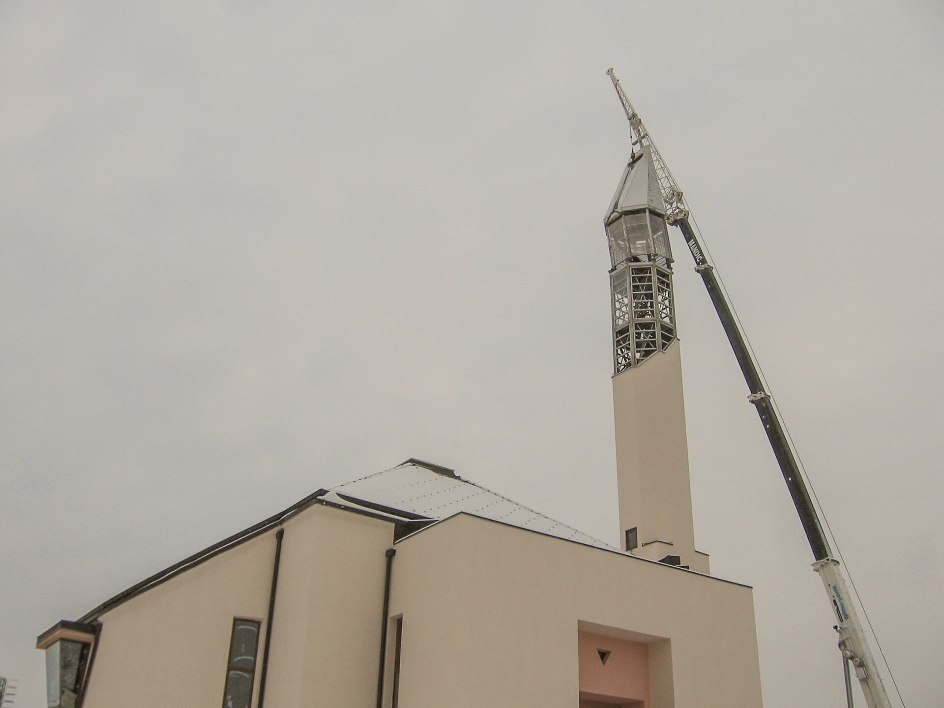 Postavljanje zvonika župne crkve (2009.)